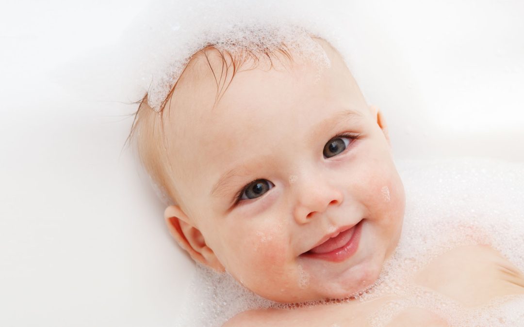 La Importancia del baño en la rutina del bebé: higiene, vínculo y relajación