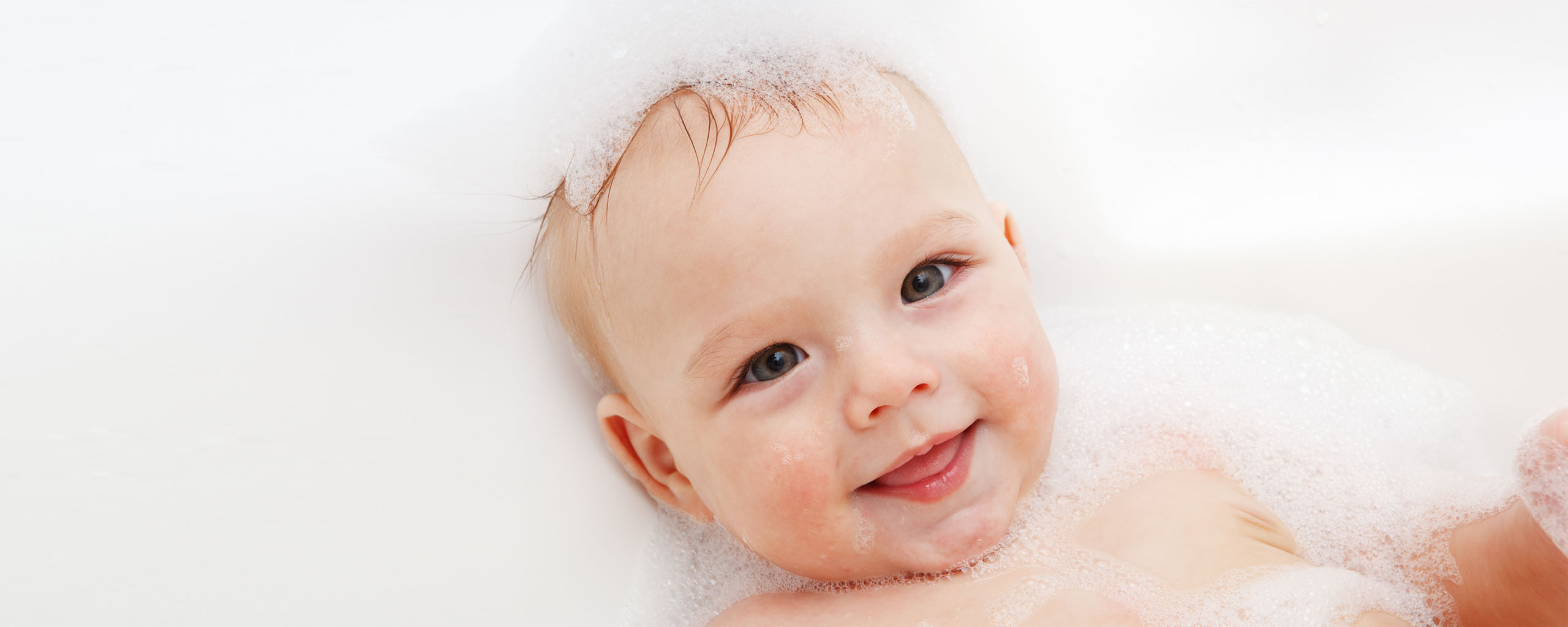 La importancia del baño en la rutina del bebé