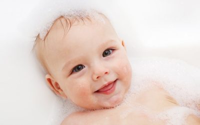 La Importancia del Baño en la Rutina del Bebé: Higiene, Vínculo y Relajación