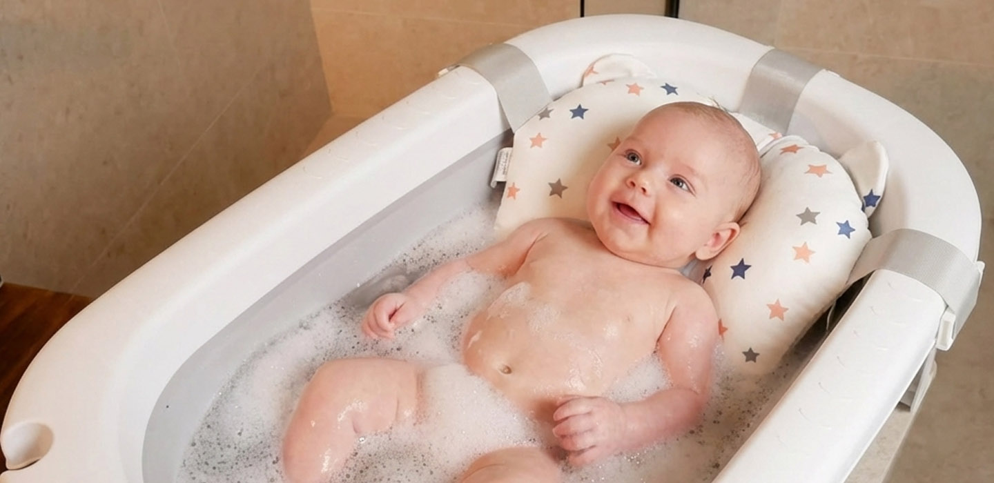 El baño del bebé en vacaciones y fuera de casa